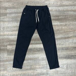 Vuori Black Sweatpants with Elastic Waistband and Tapered Legs